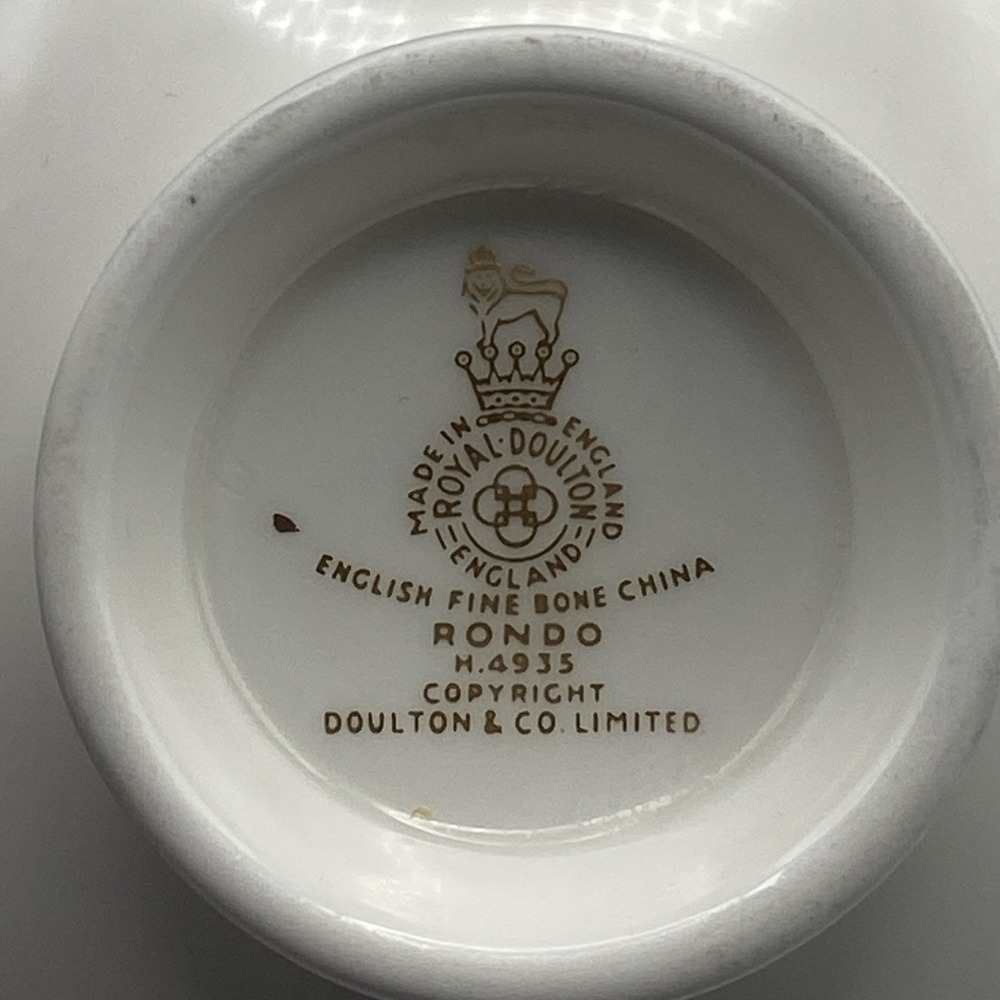Royal Doulton Rondo Cream Soup Bowl (s) w/ saucer White Gold Vintage Cottagecore - Picture 4 of 4
